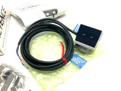 USED KEYENCE NEGATIVE PRESSURE SENSOR 3-1/2 DIGIT, 2-COLOR, 7-SEGMENT LED
