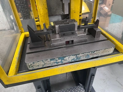 Used 2002 HARE 8HP Hydraulic Presses GB | Charter Auctions #1398532