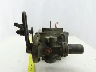Barber-Coleman EA57 Actuator 0.65A 120V 60Hz 40W W/2-3706 3/8" NPT Valve