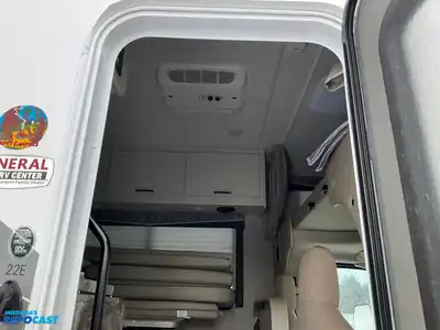 USED 2022 FORD /THOR MOTOR COACH E-350 SUPER DUTY FOUR WINDS 22E