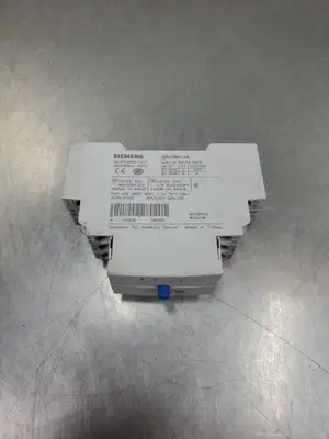 Siemens 3RV19211M Auxiliary Contact w/3RV19011A Auxiliary Switch. 4E40