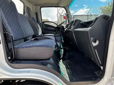 Used 2023 ISUZU NPR HD Box trucks Florida US | Truck and Van Outlet #1509136