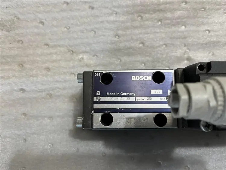 Used BOSCH 0811-404-039 SOLODENOID VALVE Misc Electrical & Power Parts BE | Apt International N.V #362920