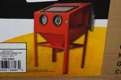 Central Pneumatic 40 Lb Capacity Floor Blast Cabinet