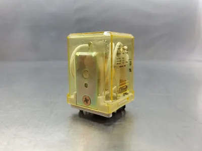 IDEC RR3B-U 120VAC 50/60Hz 10A Relay. 4D-26