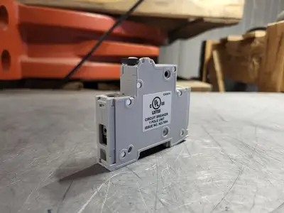 NEW SIEMENS 5SJ4102-8HG40