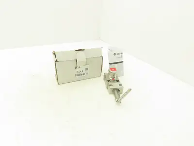 Allen Bradley 440T-MSALE10FC Guardmaster Trapped Key Interlock Switch No Key