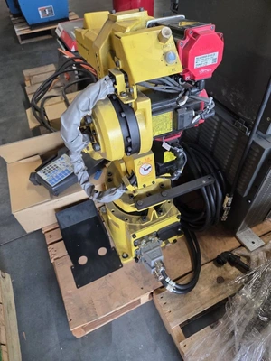 Used 2007 FANUC ARC MATE 100IB/6S 1215-B811 Robots Missouri US | Revelation Machinery #874565
