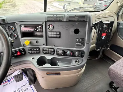Used 2018 FREIGHTLINER CASCADIA Conventional trucks Florida US | Truck and Van Outlet #1509230