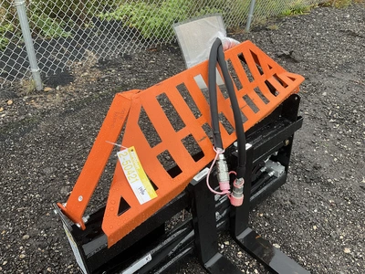 Used WOLVERINE PFA-11-3300G SKID STEER PALLET FORK HYDRAULIC ADJUSTABLE Pallet Forks Michigan US | Miedema Asset Management Group #1457303