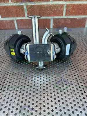 USED 2 ITT PURE FLO ADVANTAGE 3 - WAY DIAPHRAGM VALVE W/ 1" SANITARY FITTING