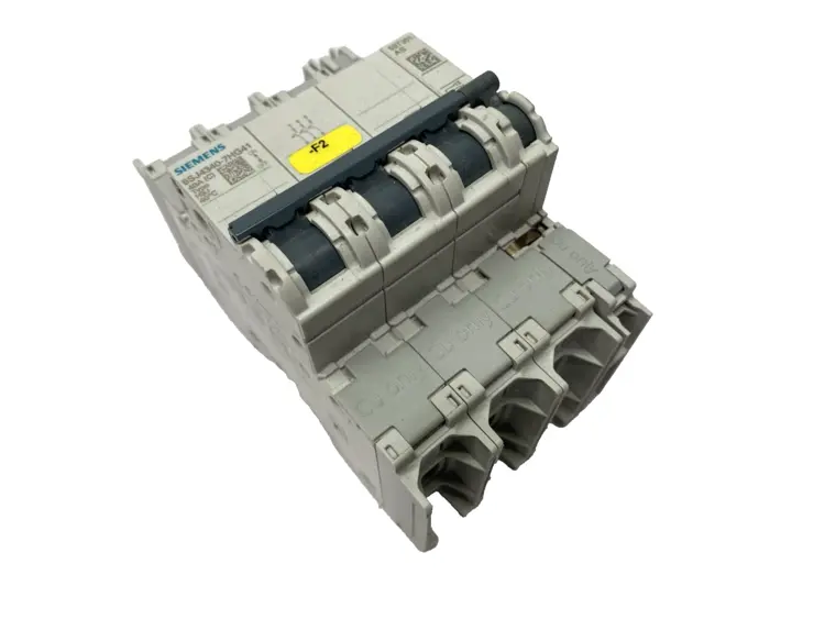 Used SIEMENS CIRCUIT BREAKER 3P 40A W/ 5ST3010-0HG AUXILIARY SWITCH Circuit Breakers | Maverick Industrial Sales #1105980
