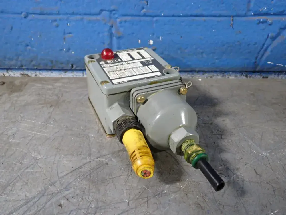 USED ALLENBRADLEY 836TT251JX81X15