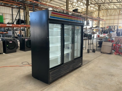 Used TRUE MFG GDM-69-HC-LD 78” 3-SECTION COMMERCIAL REFRIGERATOR/MERCHANDISER Display Refrigerators Michigan US | Miedema Asset Management Group #1580074