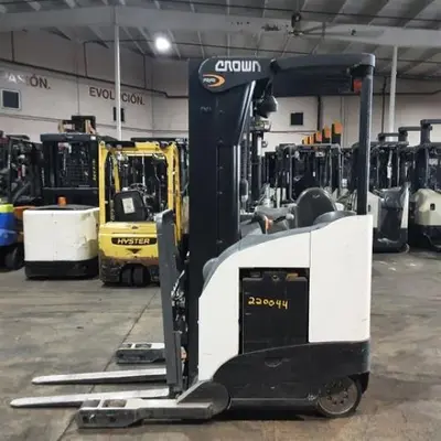 USED 2018 CROWN RR5725-45