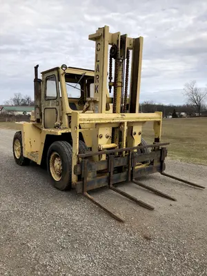 15,000 LBS CLARK PNEUMATIC TIRE DIESEL FORKLIFT: STOCK #17889