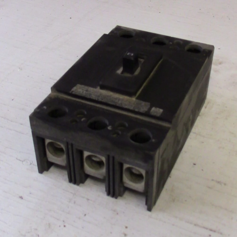 General Electric 3 Pole 225 Amp Breaker