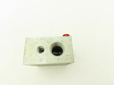 Dana 987618 Hydraulic Manifold Block W Flow Control Valve