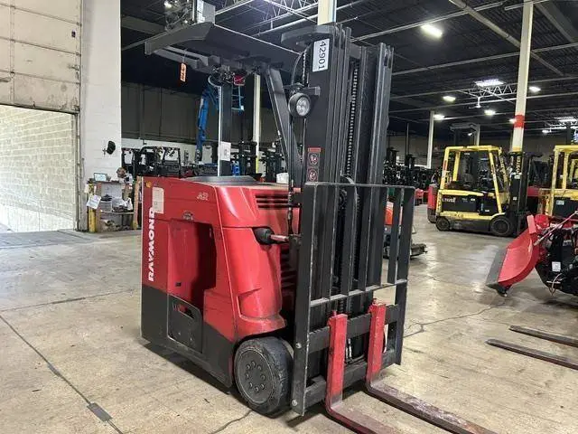 Used RAYMOND 415C35TT 3-Wheel Stand up Electric Counterbalance Forklifts Illinois US | Somerset Equipment Sales #1546177