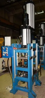 120 Ton FARGER & JOOSTEN MULTIPOWER Air/Oil Press