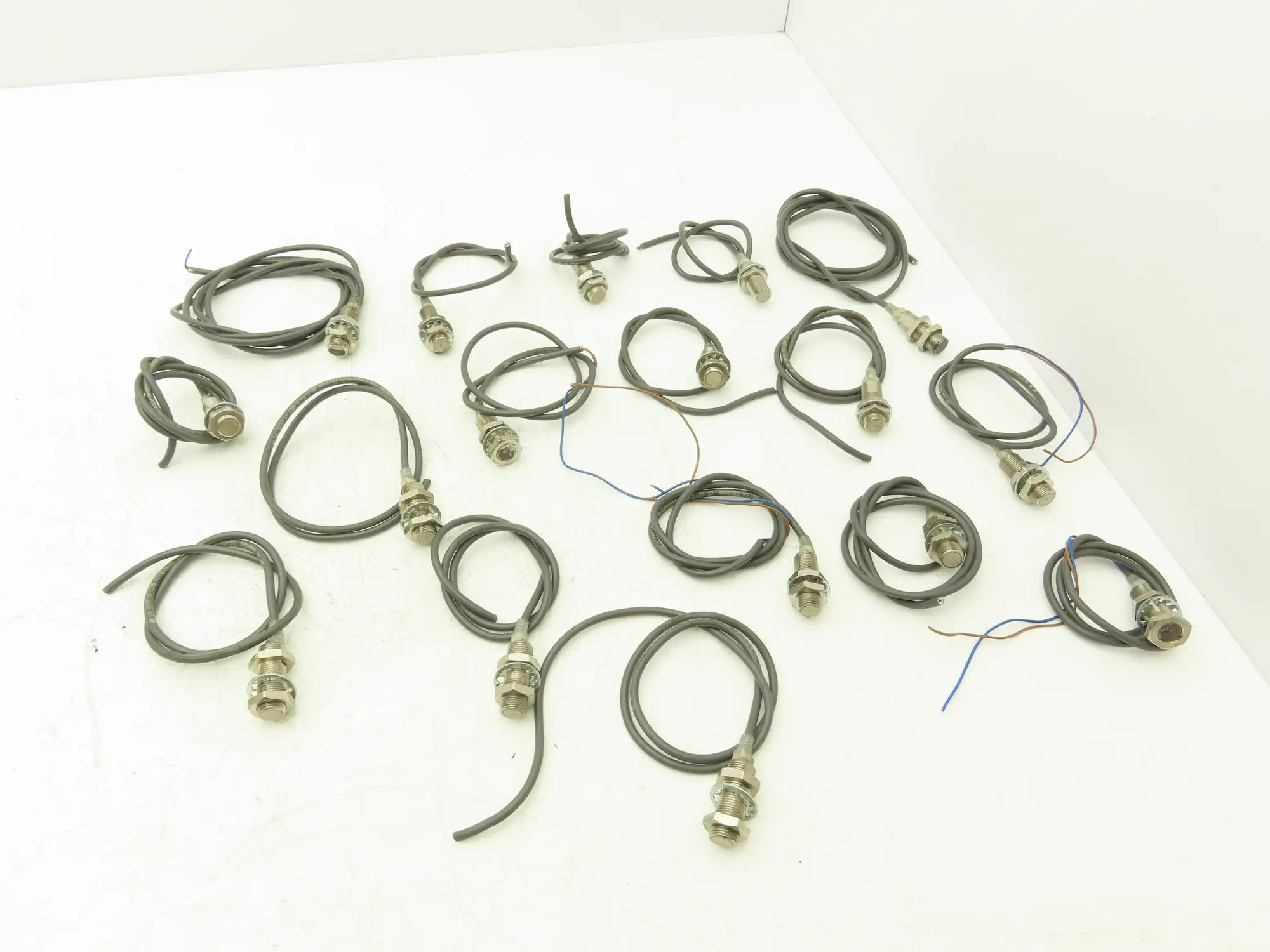 Omron E2E-X3D1-N Proximity Sensor 12-24vDC NO Lot of 17