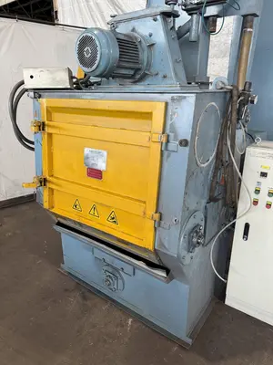 5 CUBIC FOOT TD326 RUBBER BELT TUMBLE BLAST SYSTEM W/ ELEVATOR RECLAIM SYSTEM & DUST COLLECTOR. STOCK # 0670425.