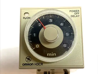 USED OMRON TIMER W/ SQUARE D 8501NR52 8‑PIN RELAY SOCKET DIN RAIL MOUNT