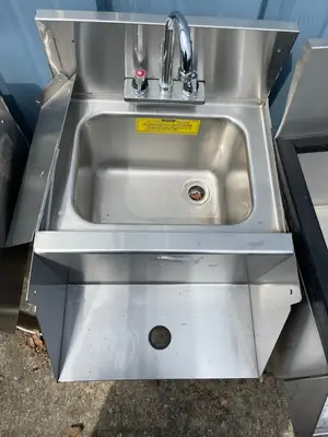 Used Falcon Restaurant Supply Used 18" Stainless Steel Blender Station with Sink - SS103 Sinks Illinois US | Falcon Restaurant Supply #1375942