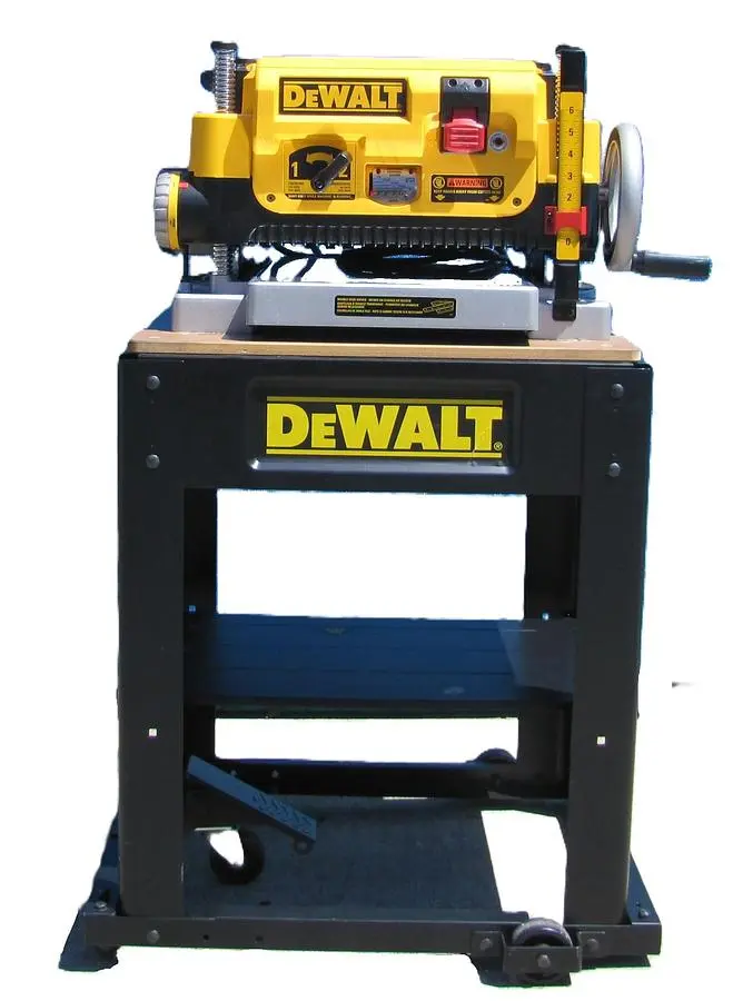 USED 2022 DEWALT DW735