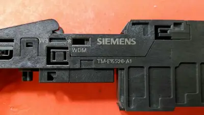 SIEMENS SIMATIC 6ES7 193-4CA40-0AA0 TERMINAL BASE with TM-E15S26-A1. 3A