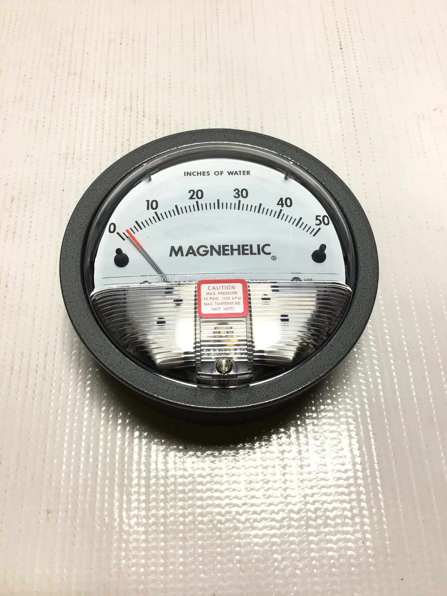 Dwyer Magnehelic A-27 Differential Pressure Gauge 1/8″NPT Max Press 15PSIG 100kPa