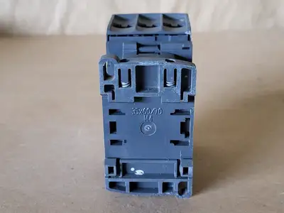USED SCHNEIDER ELECTRIC LC1D32