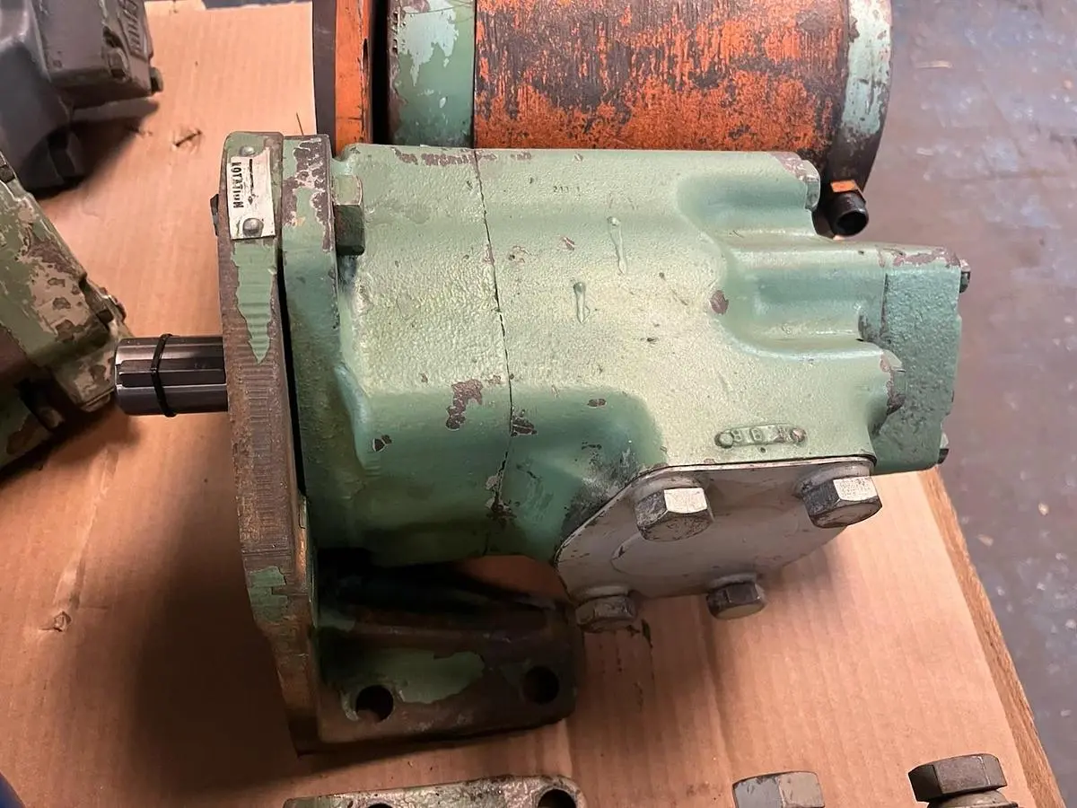 Used VICKERS 3520V35A-5-1DD-10-181 Pumps | Surplus Asset Holdings #1206213