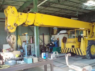 28 Ton P&H / Harnisfeger Series 100 Hydraulic Rough Terrain Crane; 4 Wheel