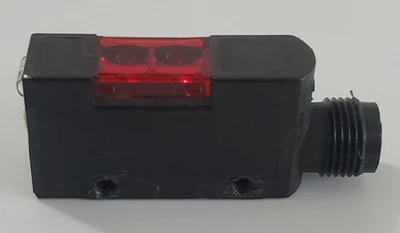 USED Omron E3S-AR86