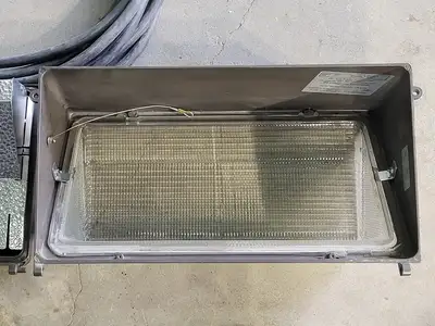 USED LITHONIA LIGHTING TWR2-250M-120-347-LPI-CSA