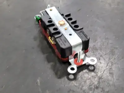 NEW HUBBELL HBL8300HRED