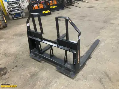 New Tomahawk Heavy Duty Skid Steer 48" Fork Attachment, Walk-Through Universal Quick Attach...