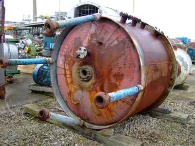 2,500 L Hastelloy C4 clad reactor