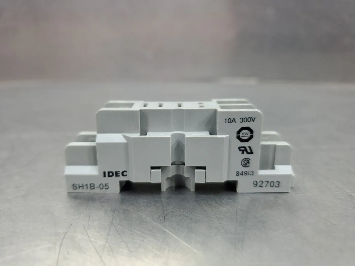IDEC SHIB-05U Relay Socket, 10A 300V. 4D-29
