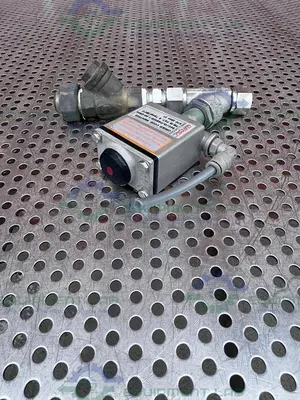 USED GEMU 540/15/D59405-1 PNEUMATIC VALVE ACTUATOR W/ 1/2" NPT FITTING