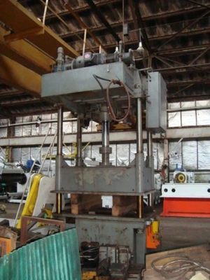 USED 1973 DAKE 27-677