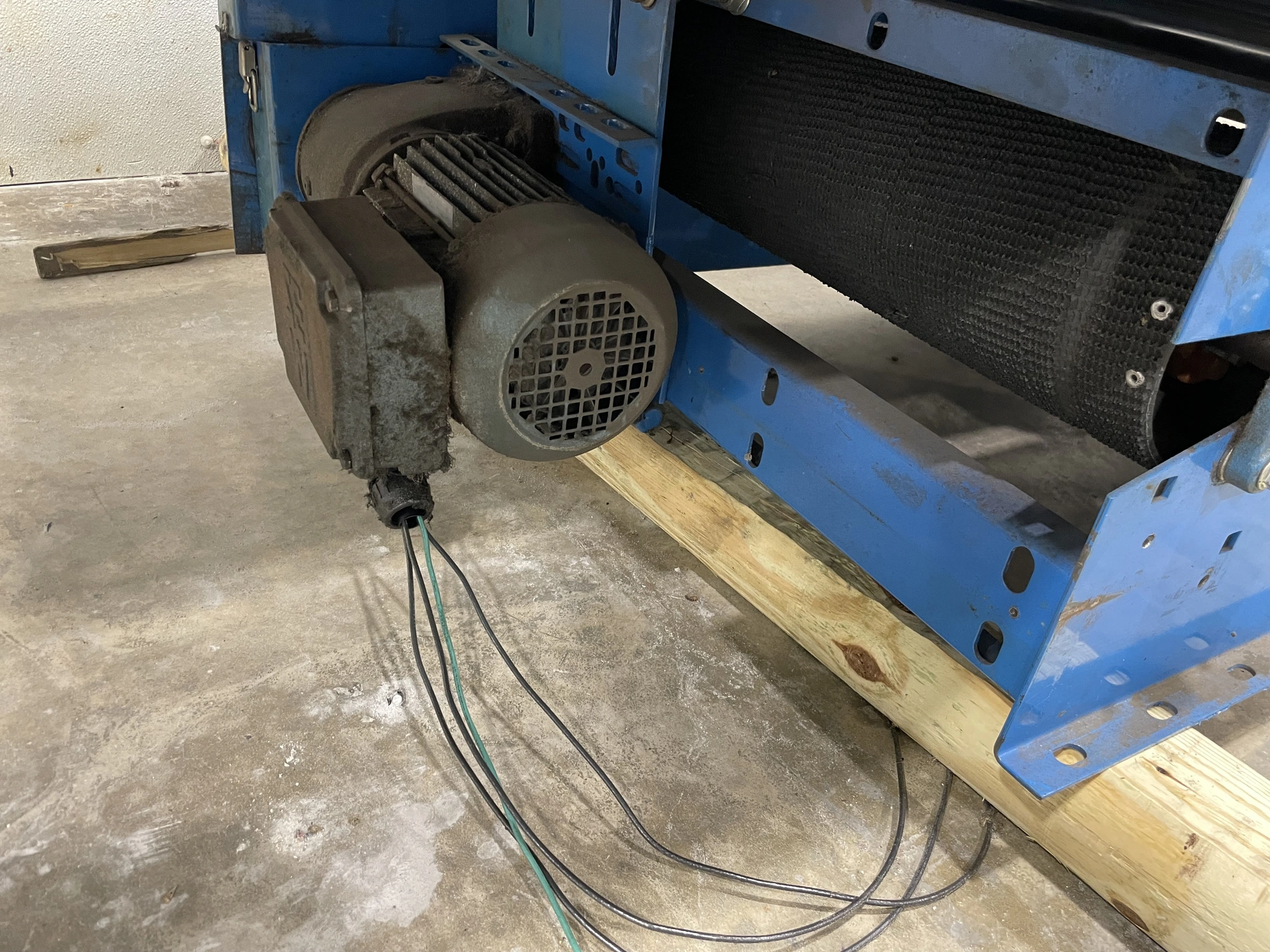 Interlake Roller Conveyer set, Width: 24", Length: 60', w/ motor