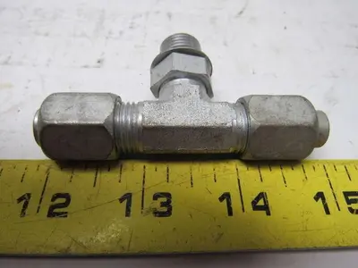 Parker Triple-Lok STX 4 Tee w/ Two Flared ends One male 1/4"-18 Thread Lot of 6