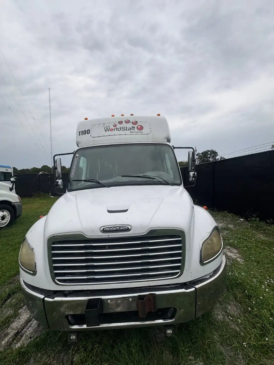 USED 2009 FREIGHTLINER M2 106
