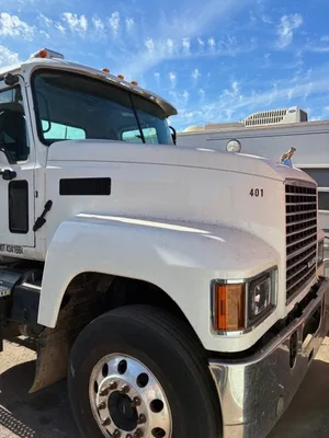 USED 2019 MACK PINNACLE 64T