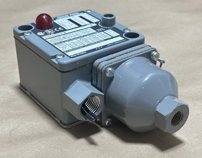 NEW Allen-Bradley 836T-T251J X9