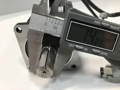 USED YASKAWA ELECTRIC SGMAA-04AAAYU41