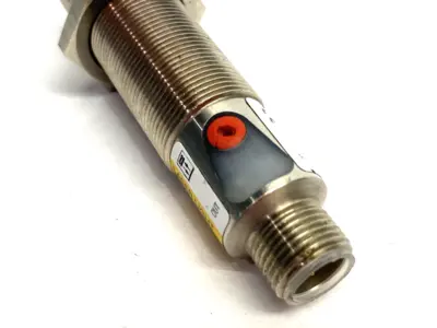 USED BALLUFF CYLINDRICAL DIFFUSE SENSOR, M18 THREADED, DIFF. TYPES OF LIGHT