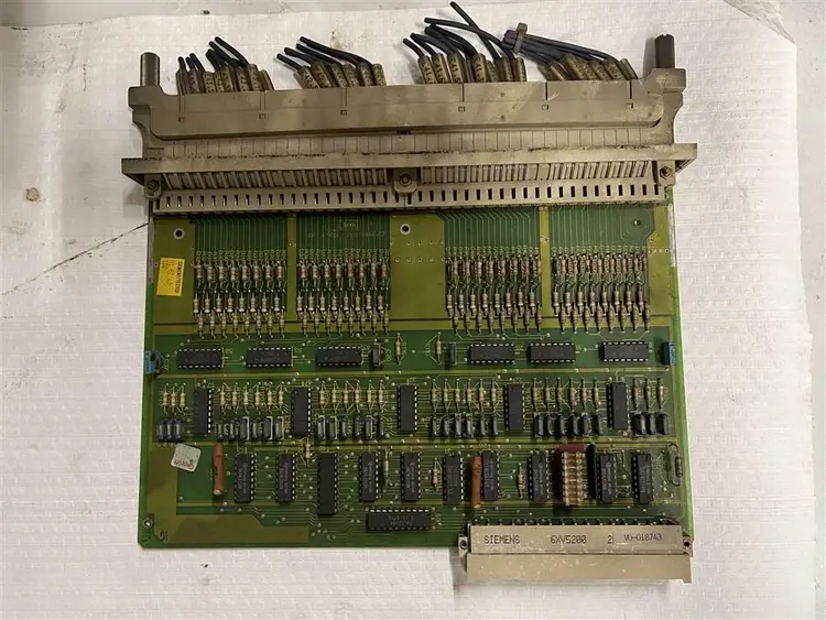 Used SIEMENS 6ES5420-3BA11 SIMATIC DIGITAL INPUT MODULE; 6XV520 Misc Electrical & Power Parts BE | Apt International N.V #363688
